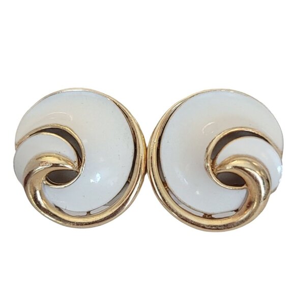 Trifari Crown Over T Gold Tone White Enamel Swirl Clip On Earrings, Signed K348 - Picture 9 of 9